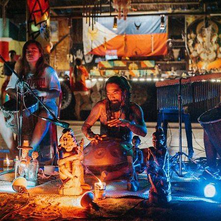 Tribal Huts Community Vandrarhem Daanbantayan Exteriör bild