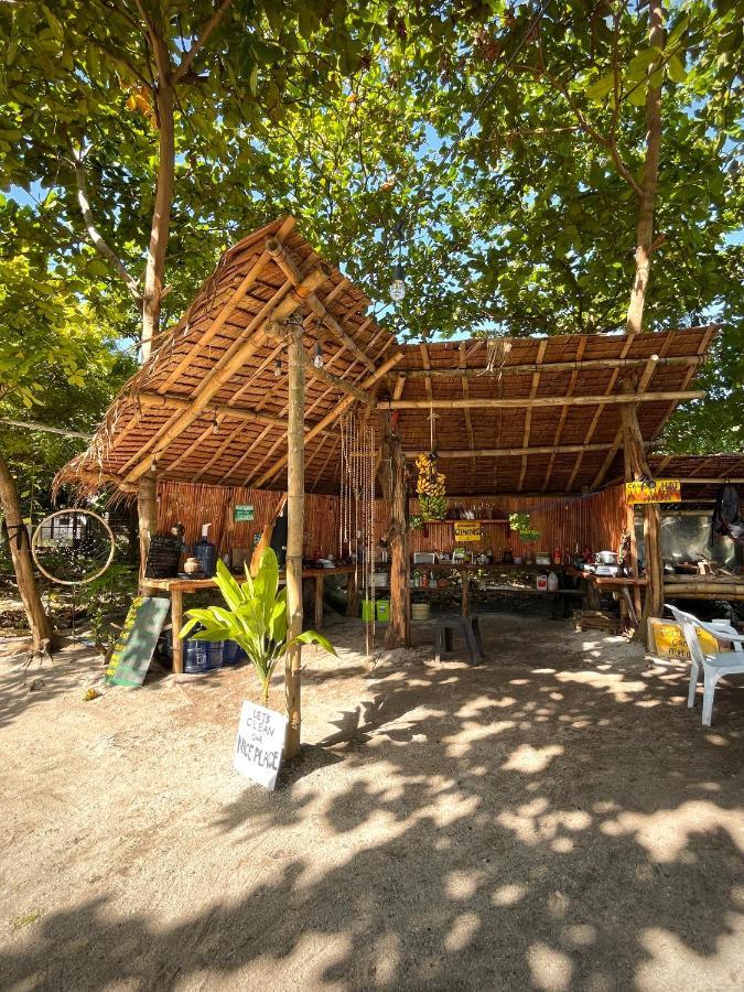 Tribal Huts Community Vandrarhem Daanbantayan Exteriör bild