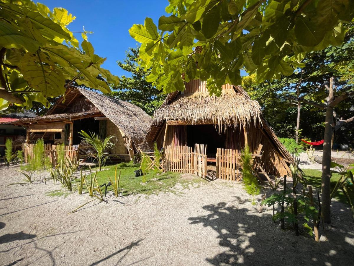 Tribal Huts Community Vandrarhem Daanbantayan Exteriör bild