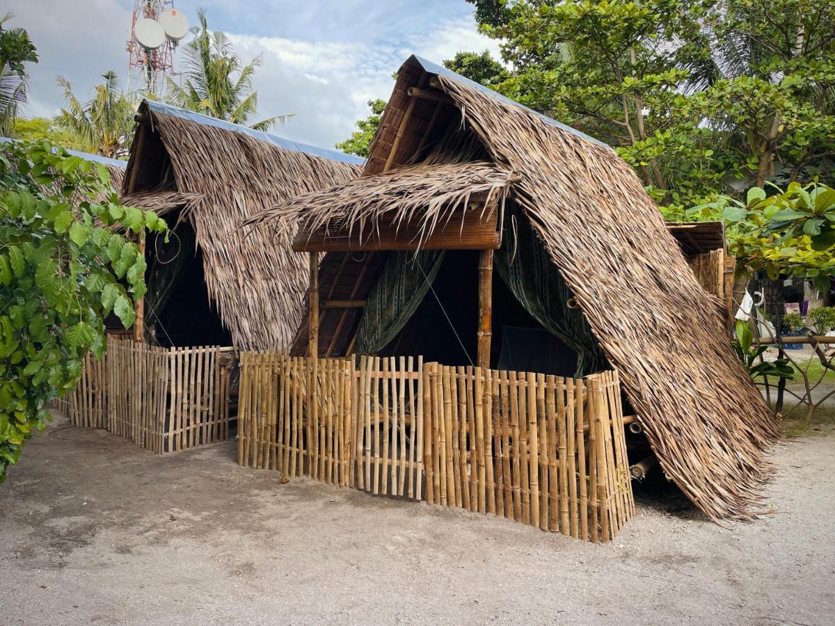 Tribal Huts Community Vandrarhem Daanbantayan Exteriör bild