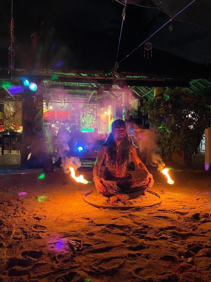 Tribal Huts Community Vandrarhem Daanbantayan Exteriör bild
