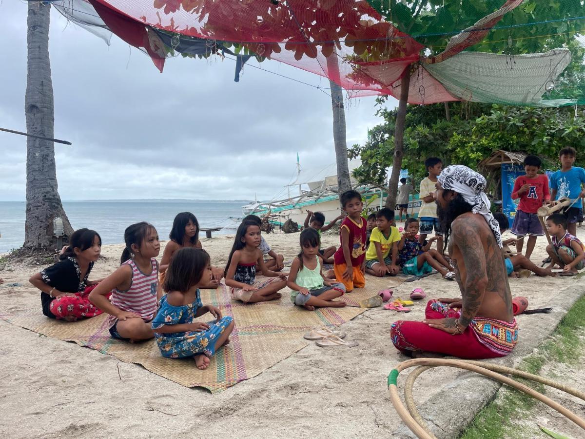 Tribal Huts Community Vandrarhem Daanbantayan Exteriör bild