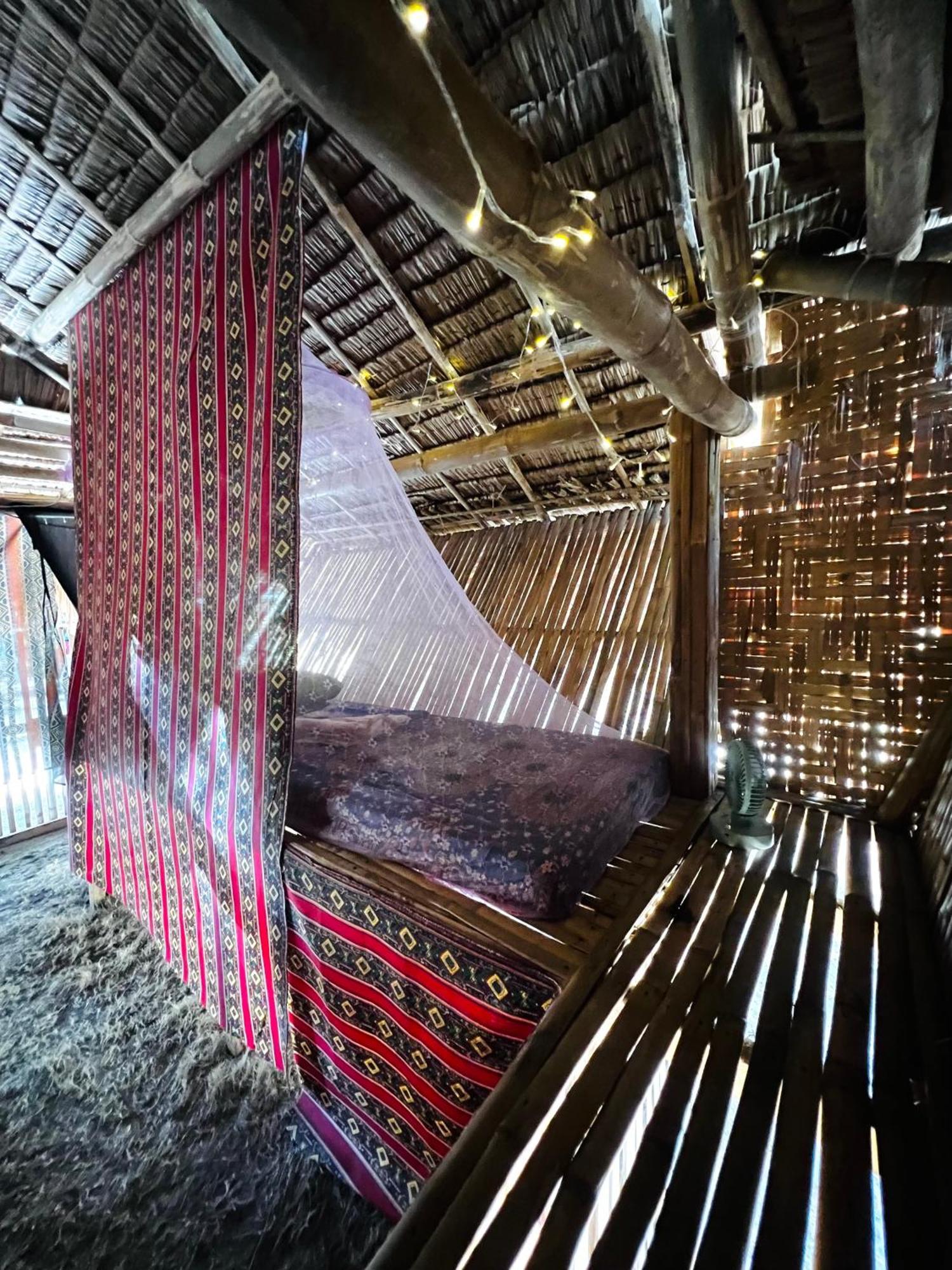 Tribal Huts Community Vandrarhem Daanbantayan Rum bild