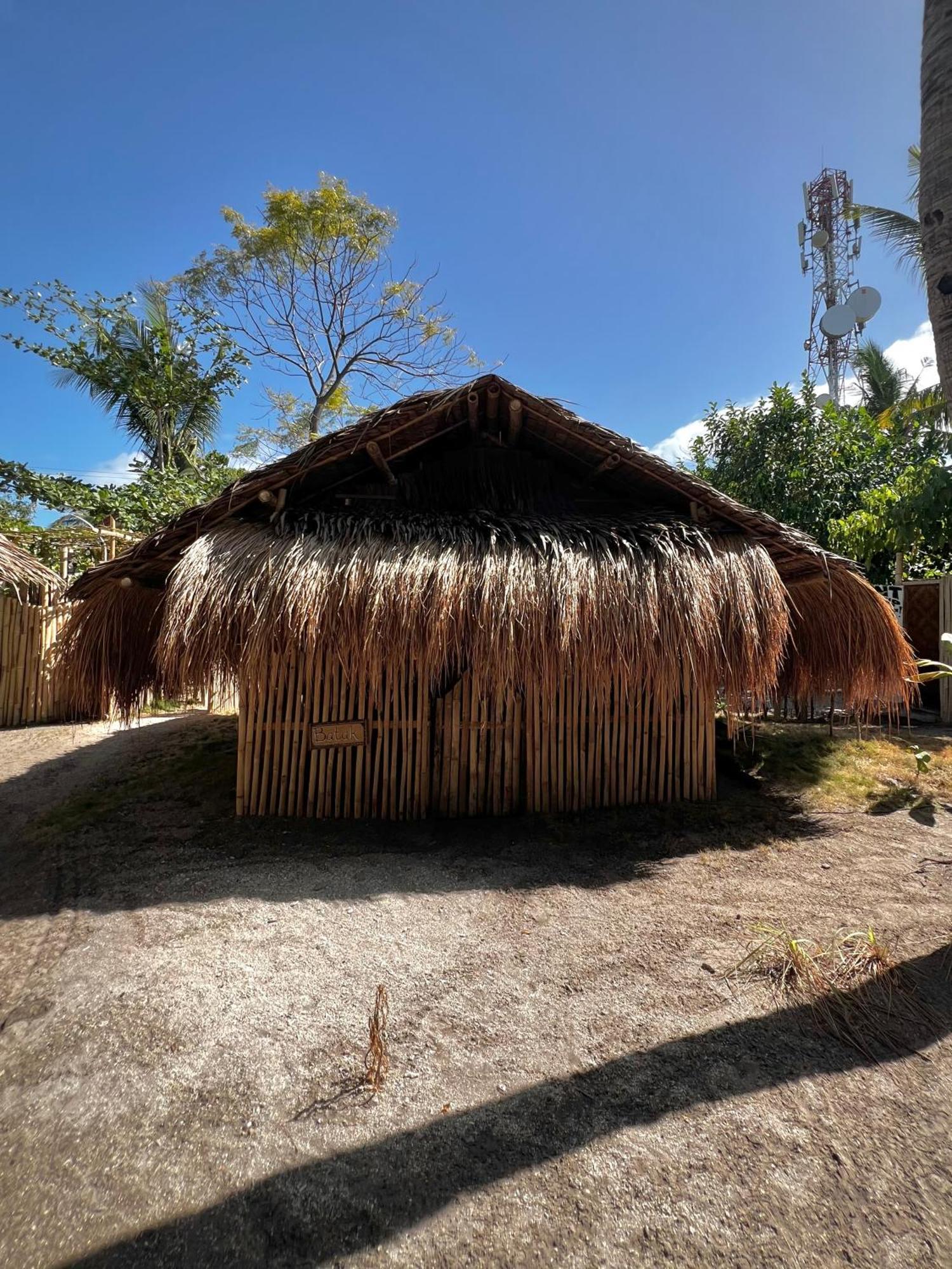Tribal Huts Community Vandrarhem Daanbantayan Exteriör bild