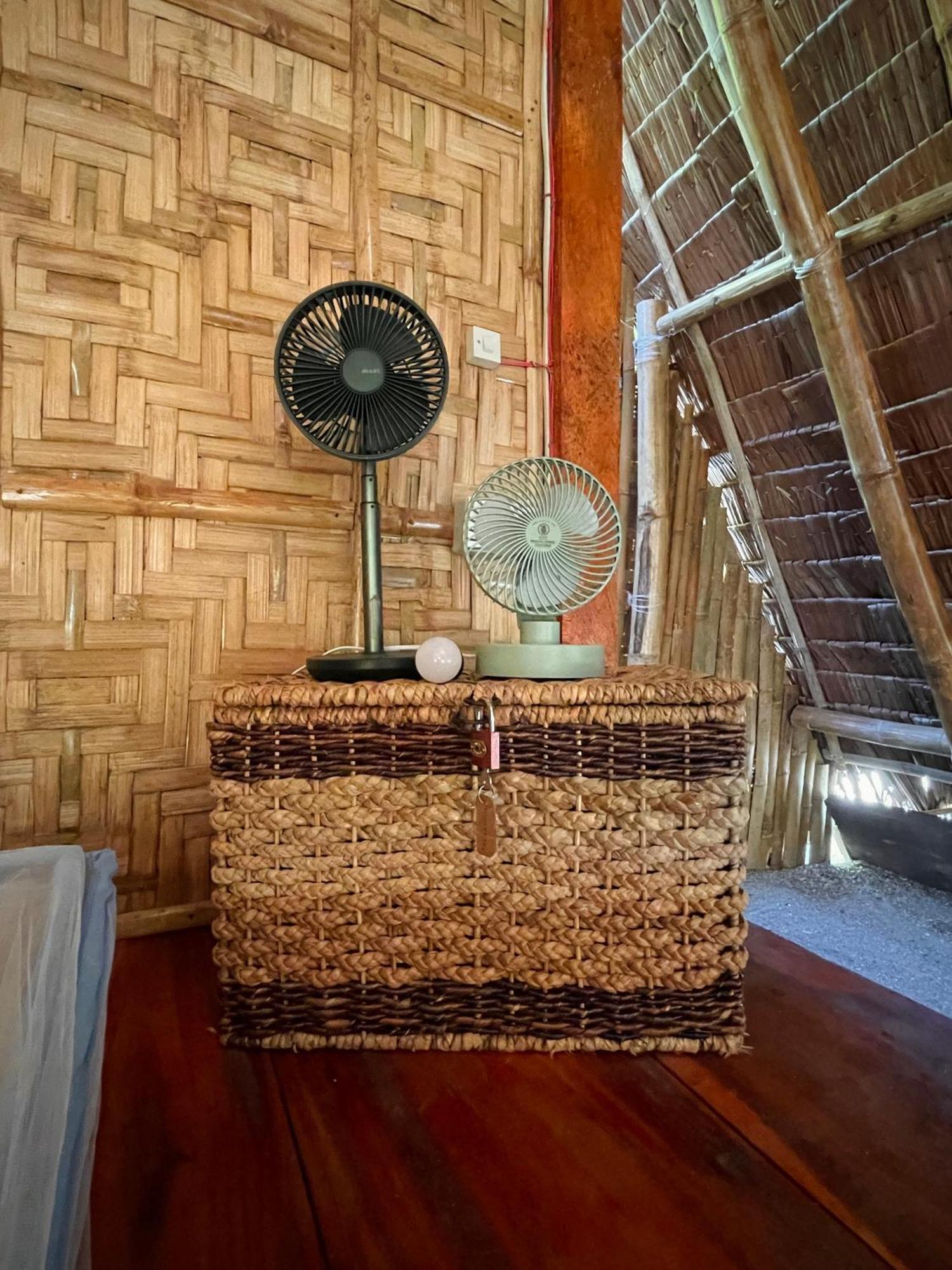 Tribal Huts Community Vandrarhem Daanbantayan Rum bild