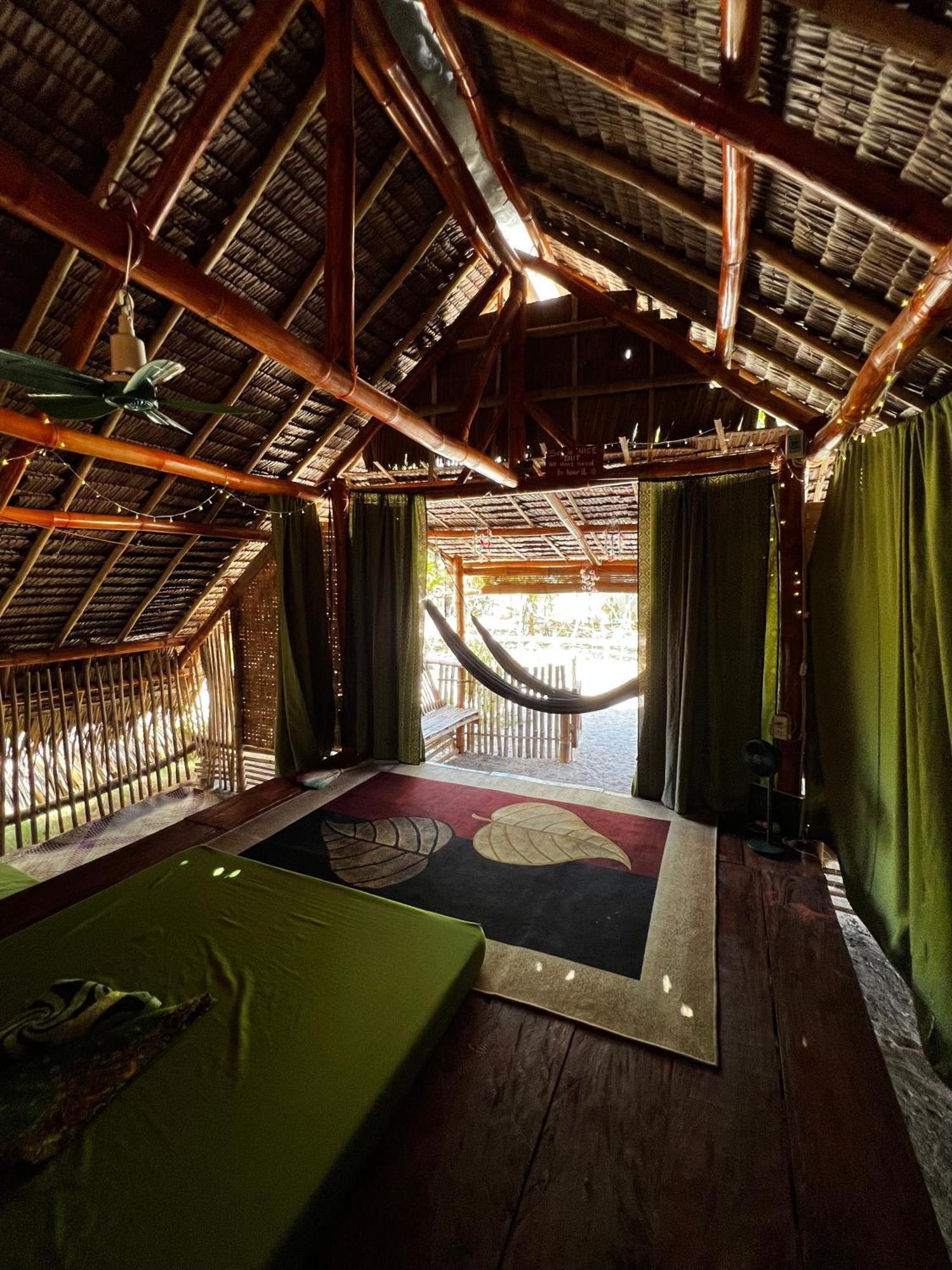 Tribal Huts Community Vandrarhem Daanbantayan Rum bild