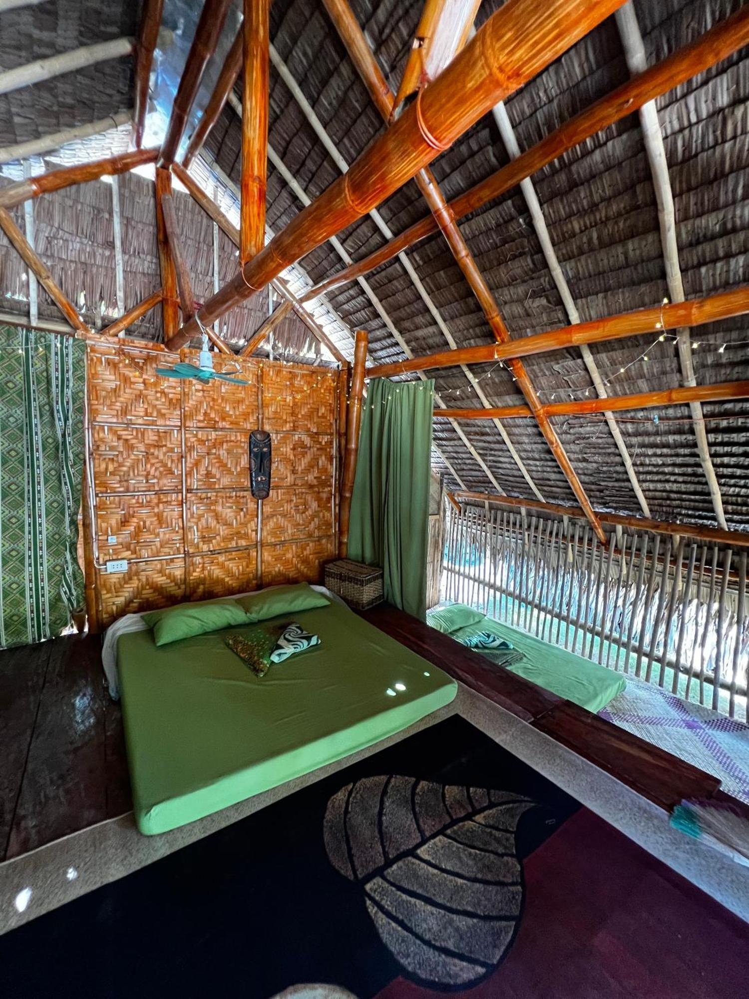 Tribal Huts Community Vandrarhem Daanbantayan Rum bild