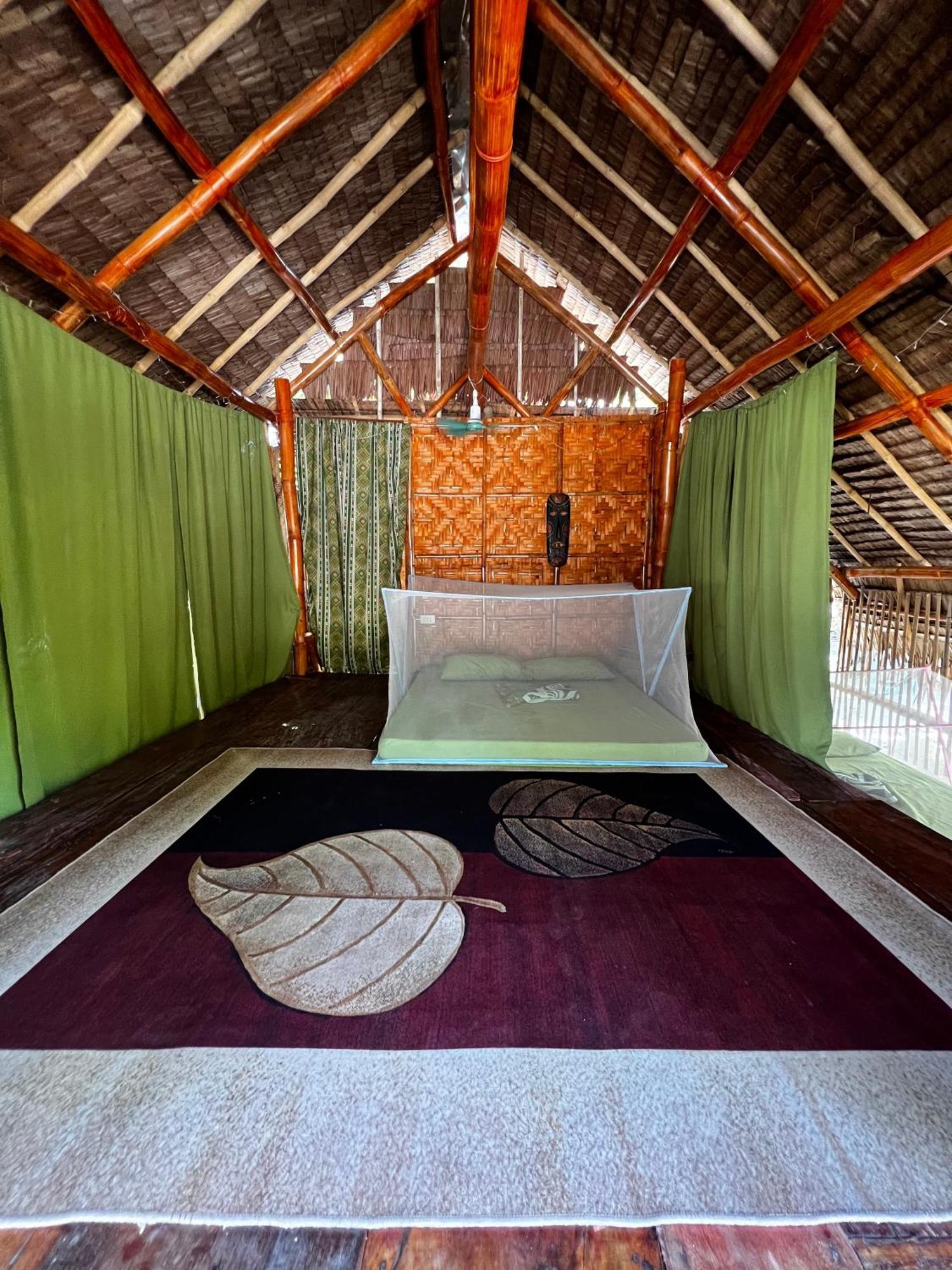 Tribal Huts Community Vandrarhem Daanbantayan Exteriör bild