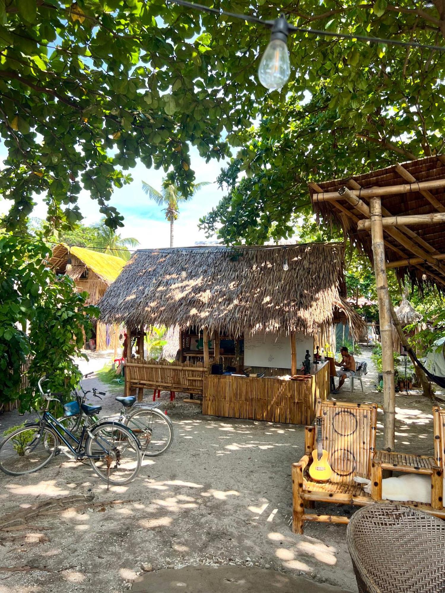Tribal Huts Community Vandrarhem Daanbantayan Exteriör bild