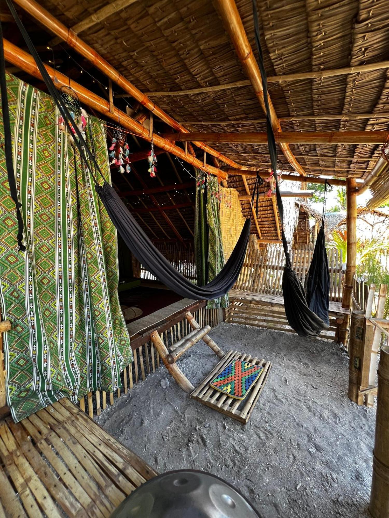 Tribal Huts Community Vandrarhem Daanbantayan Exteriör bild